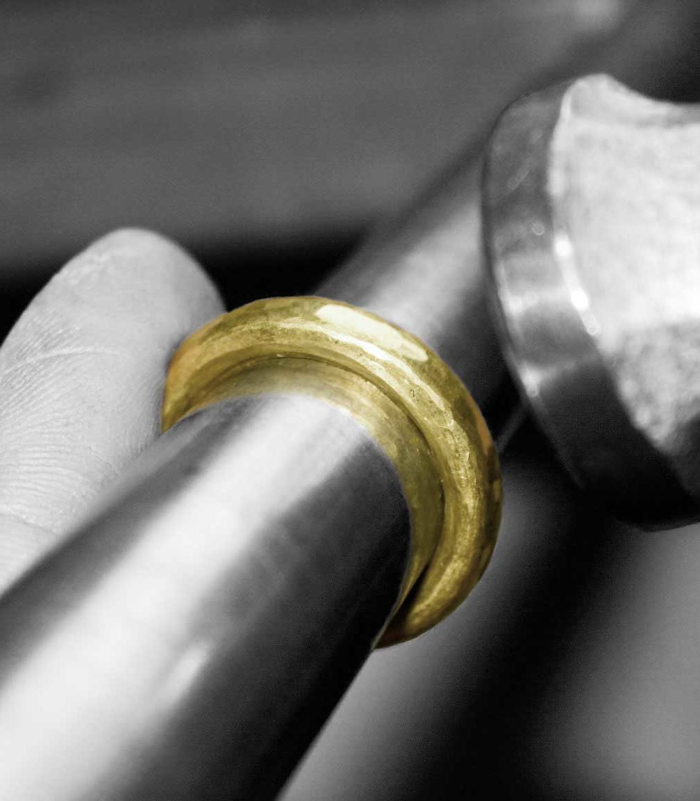 Goldring aus 999/000 Gold FAIRMINED ECO GOLD auf Ringriegel